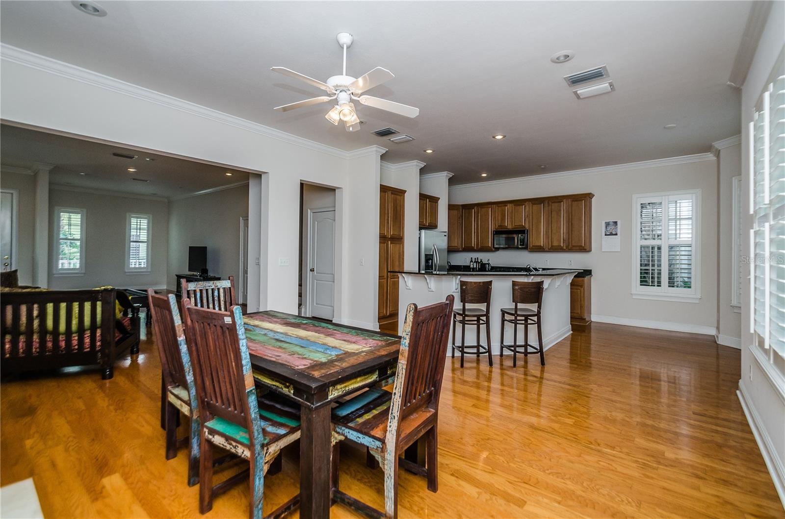 924 HEMINGWAY CIRCLE