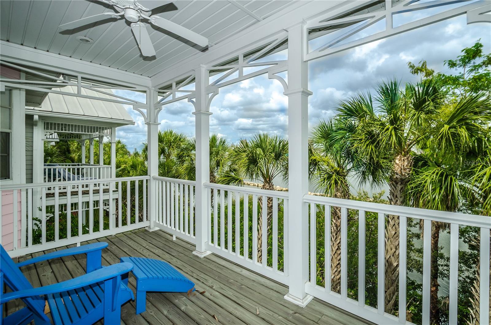 924 HEMINGWAY CIRCLE