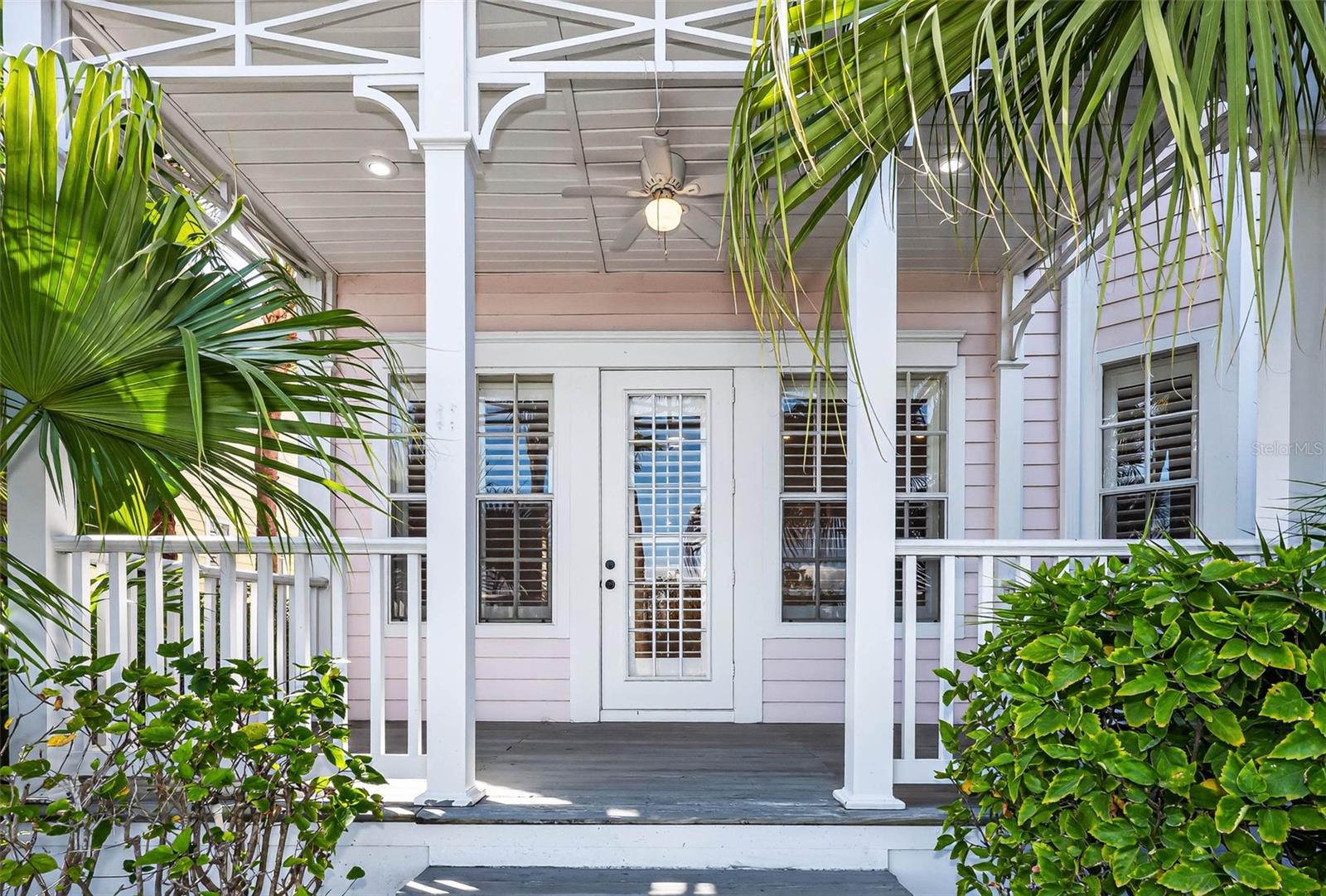 924 HEMINGWAY CIRCLE