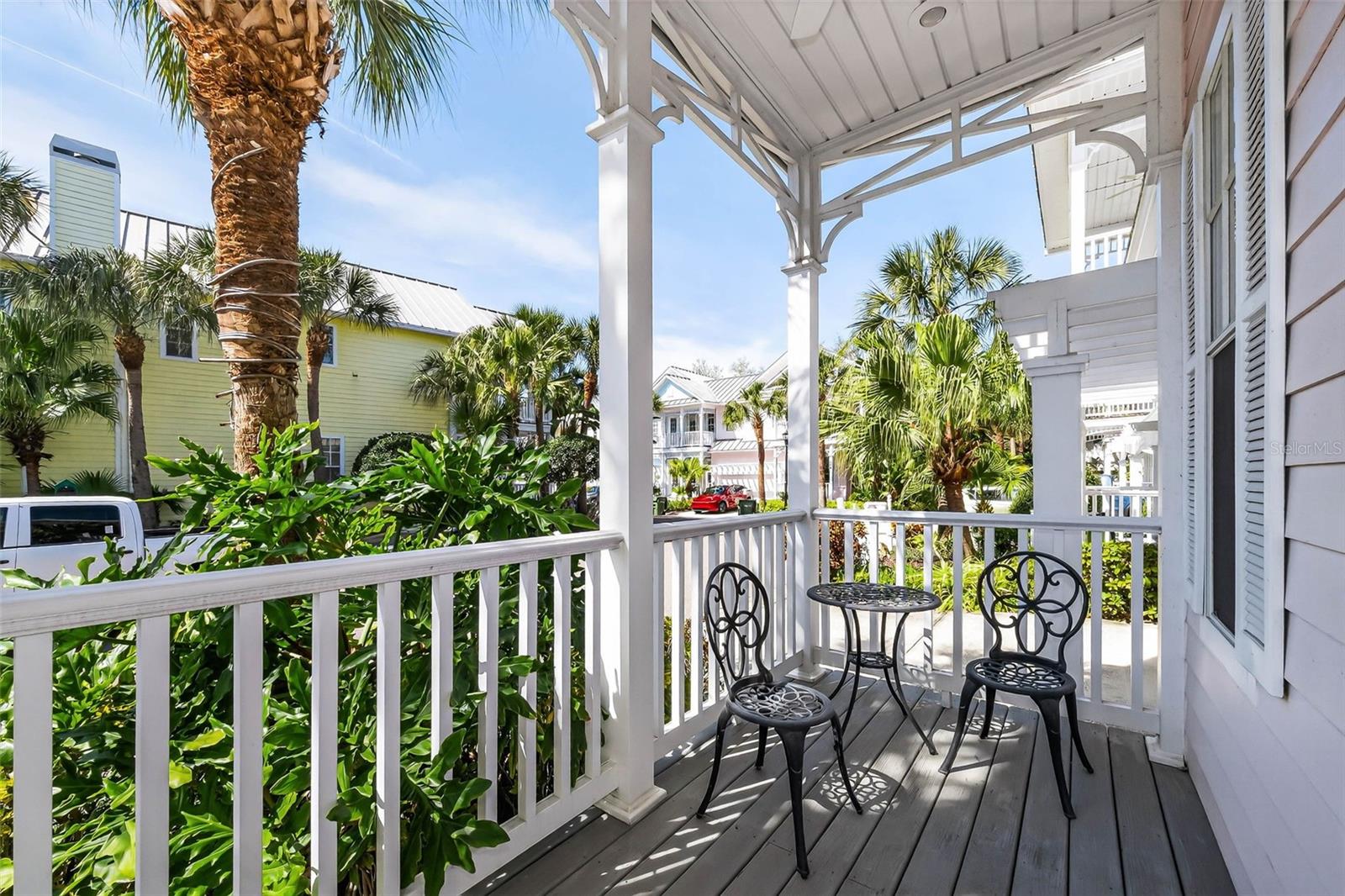 924 HEMINGWAY CIRCLE