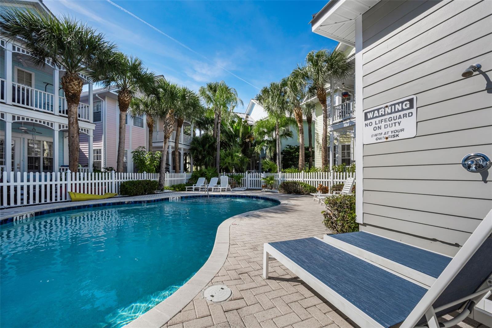 924 HEMINGWAY CIRCLE