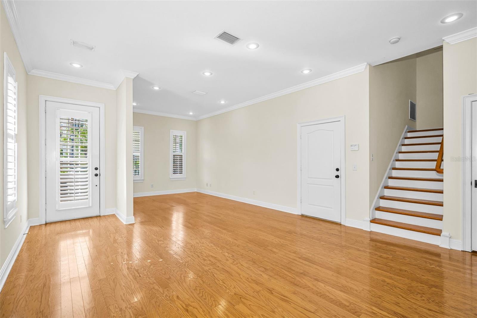 924 HEMINGWAY CIRCLE