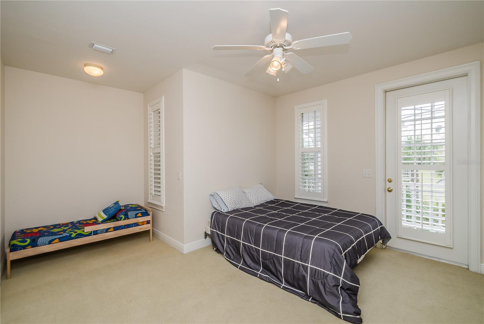 924 HEMINGWAY CIRCLE