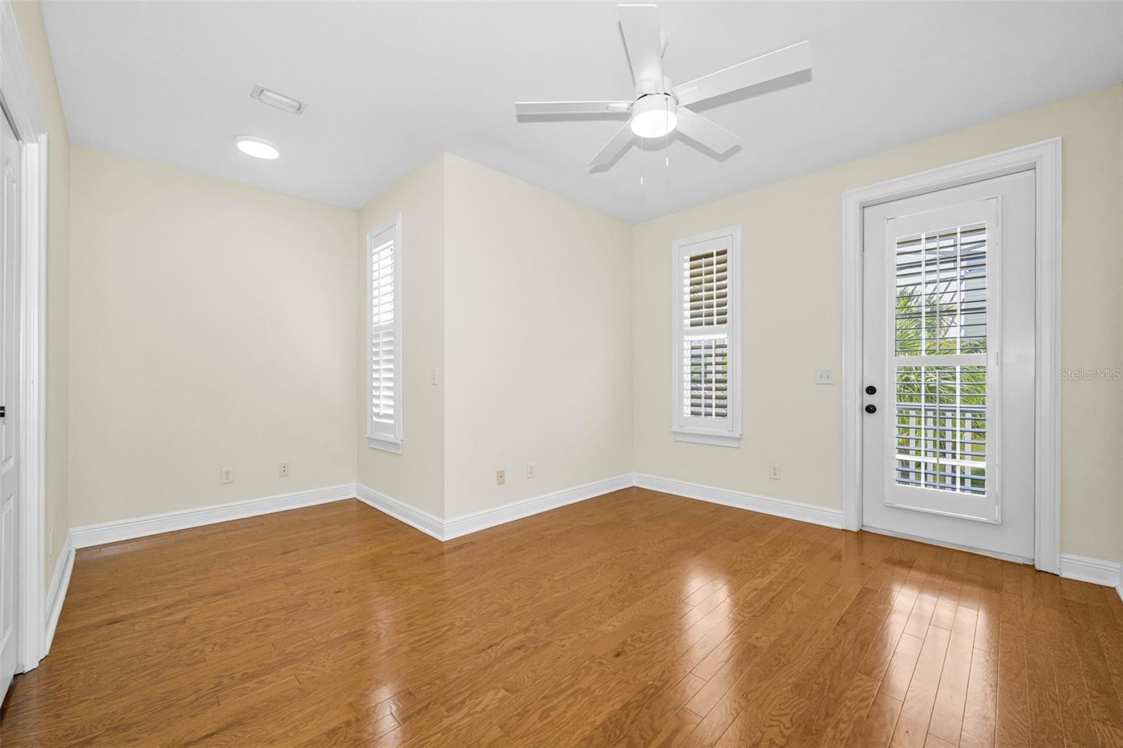 924 HEMINGWAY CIRCLE