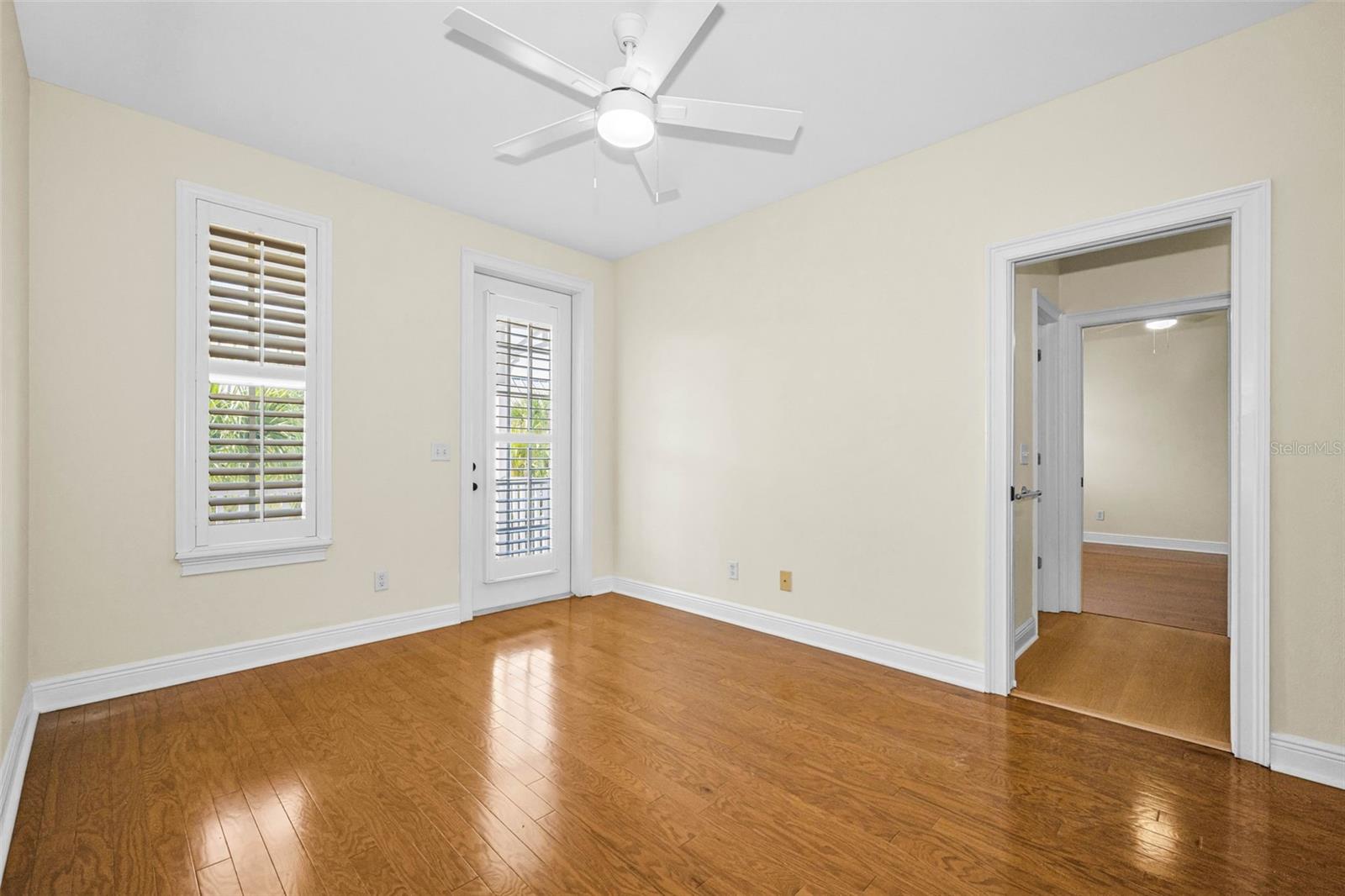 924 HEMINGWAY CIRCLE