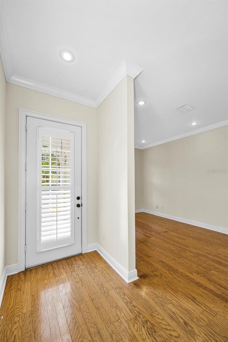 924 HEMINGWAY CIRCLE