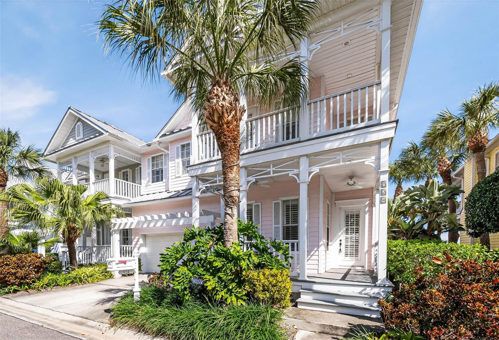 924 HEMINGWAY CIRCLE