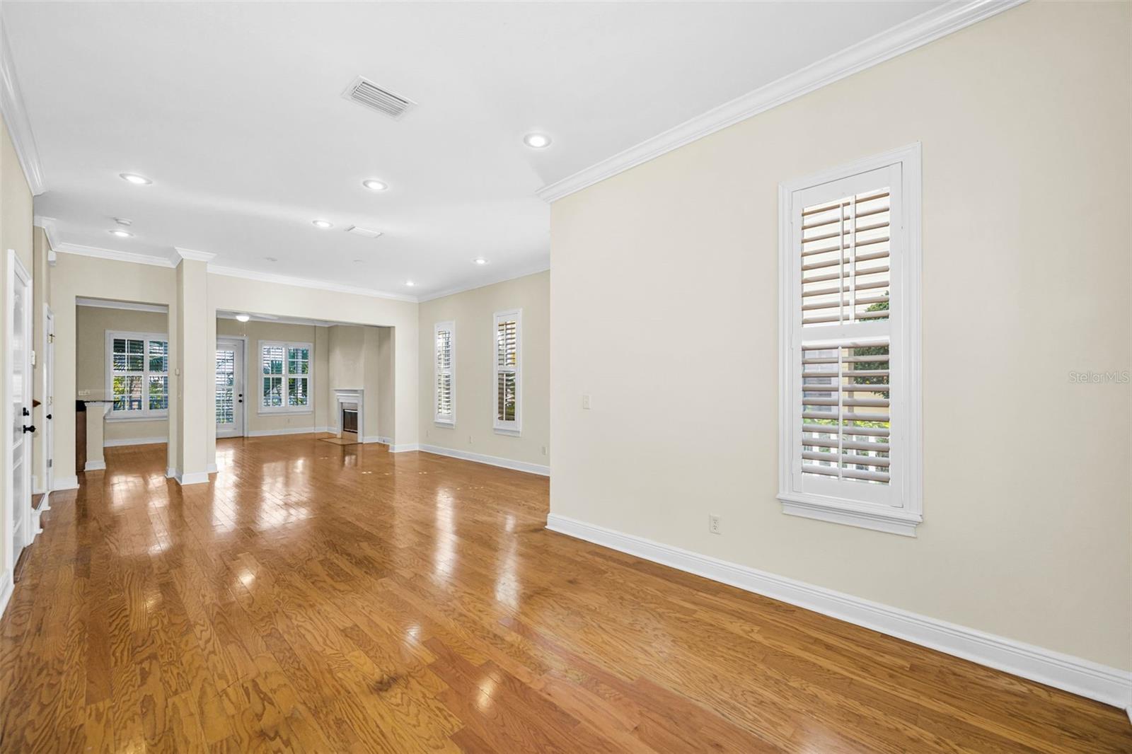 924 HEMINGWAY CIRCLE