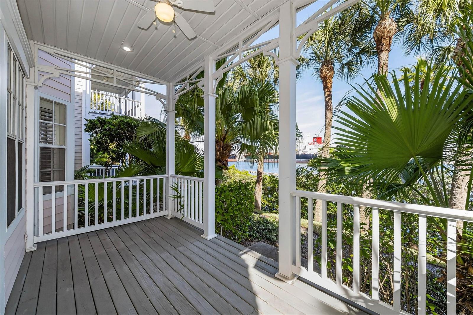 924 HEMINGWAY CIRCLE