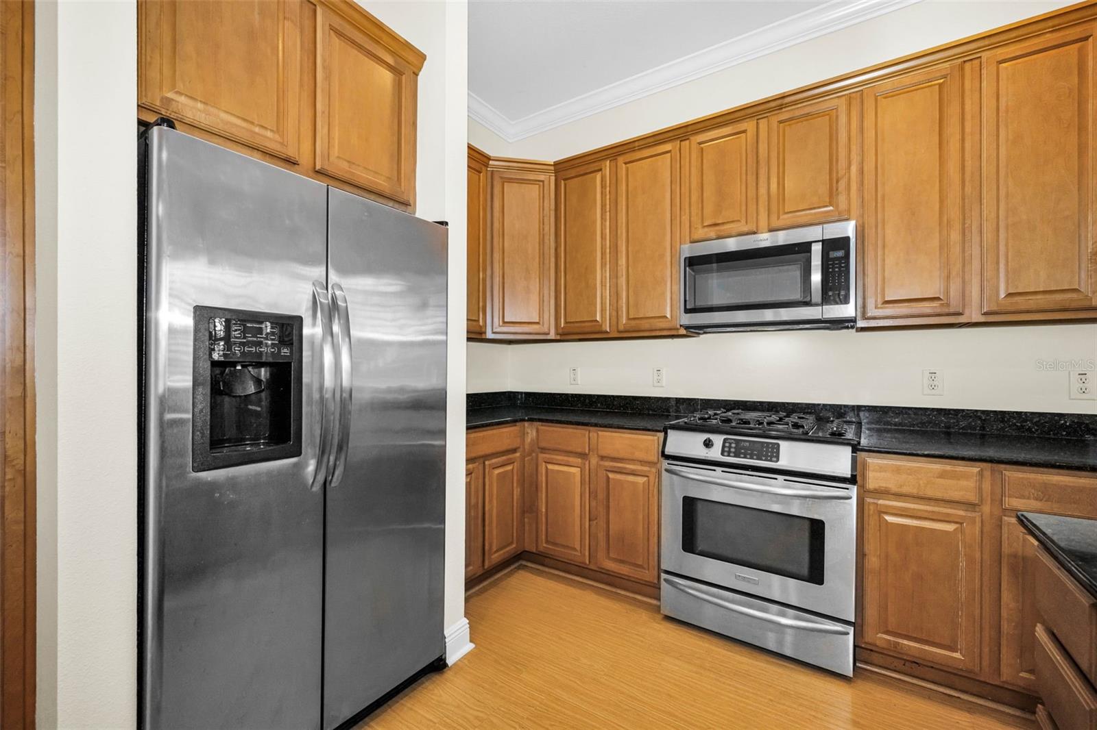 924 HEMINGWAY CIRCLE