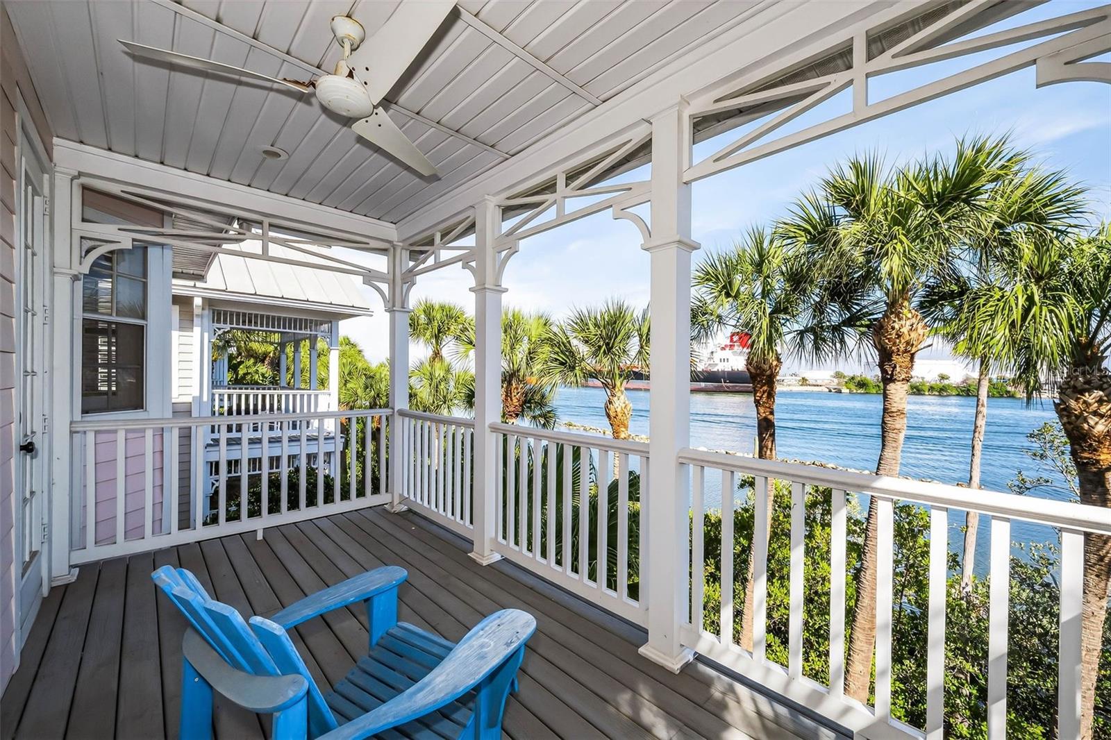 924 HEMINGWAY CIRCLE