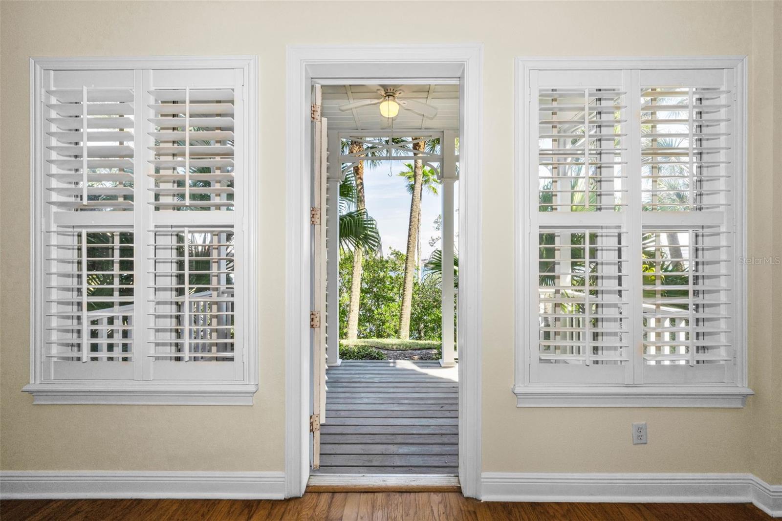 924 HEMINGWAY CIRCLE