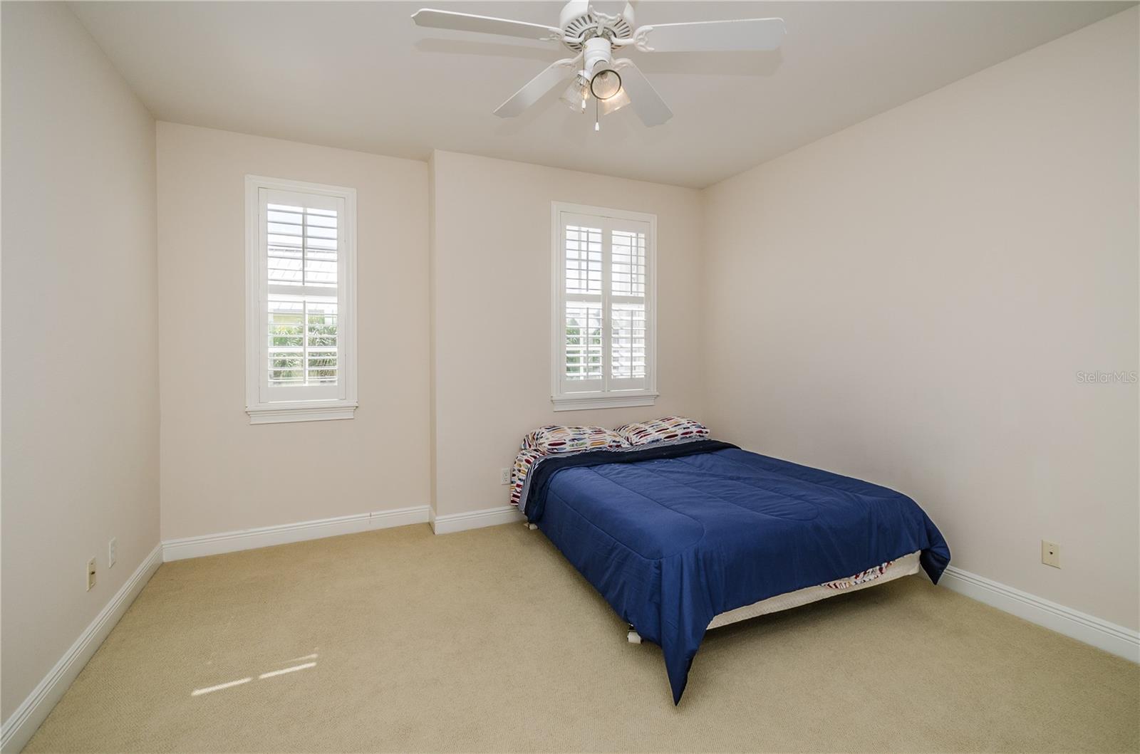 924 HEMINGWAY CIRCLE