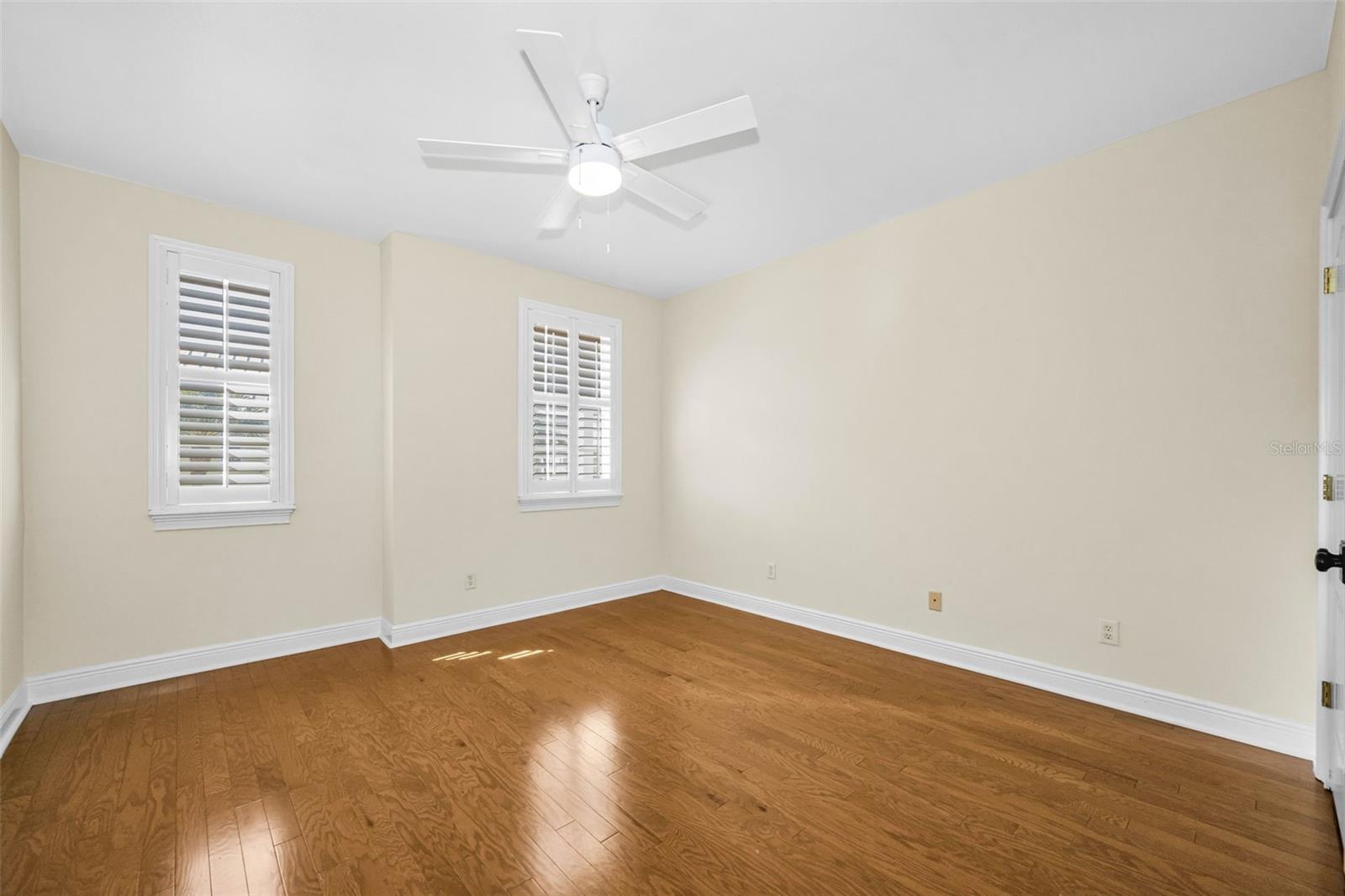 924 HEMINGWAY CIRCLE