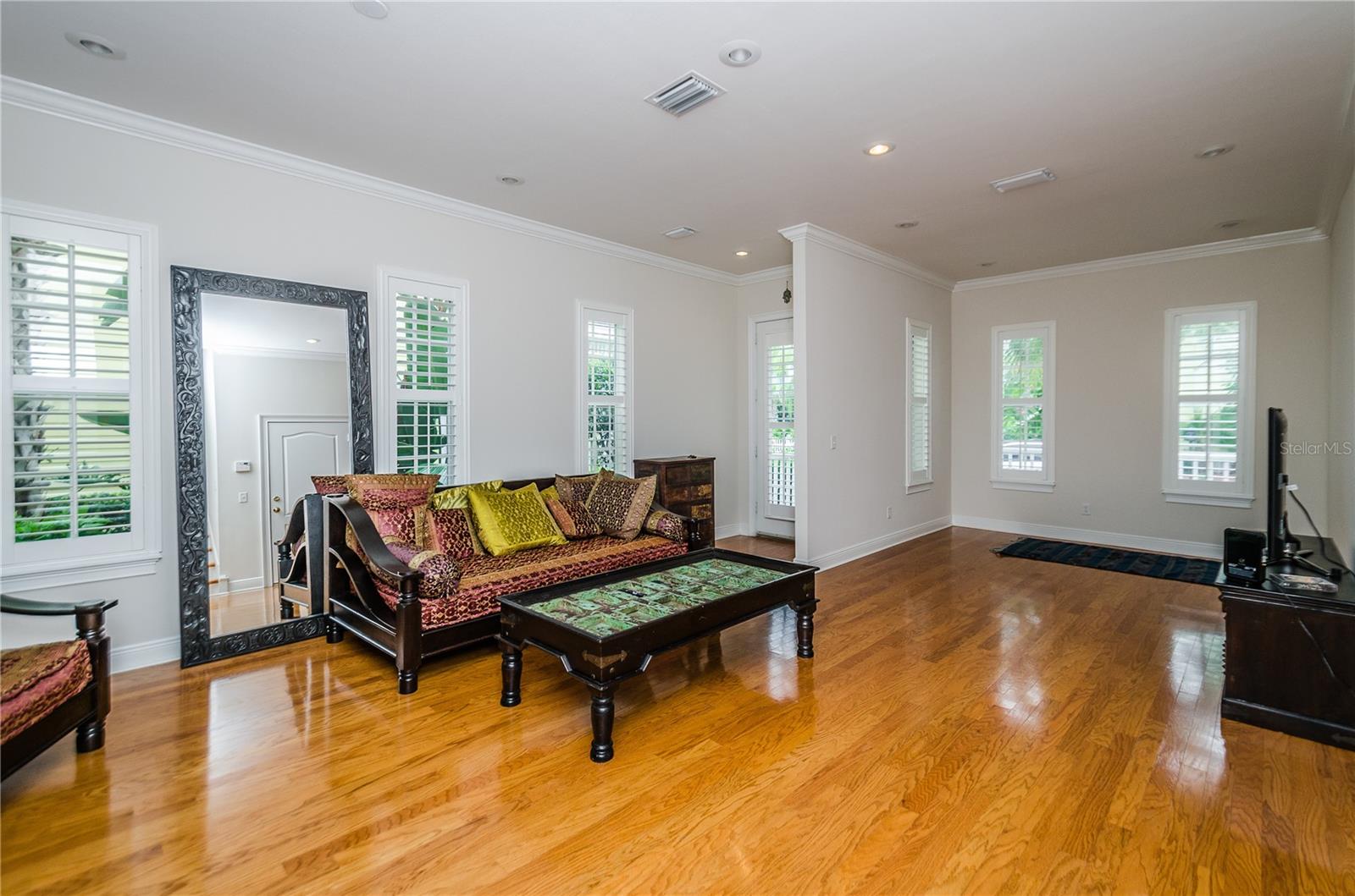 924 HEMINGWAY CIRCLE