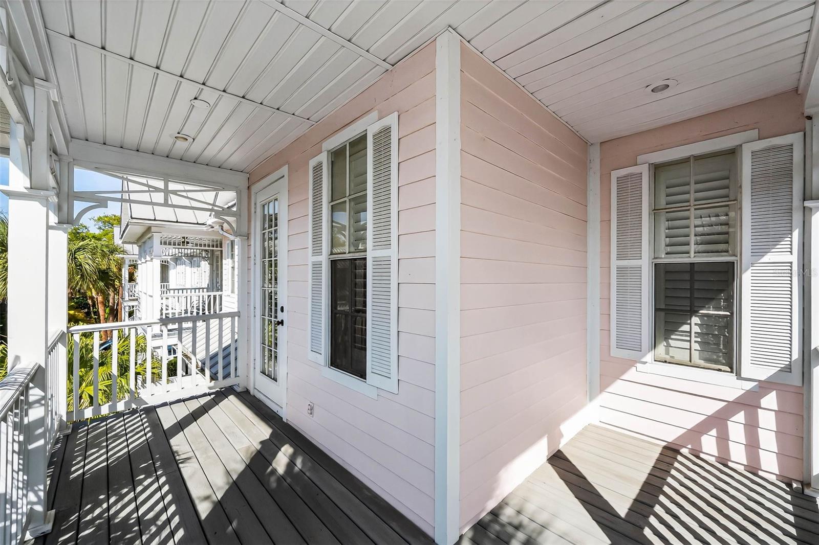 924 HEMINGWAY CIRCLE