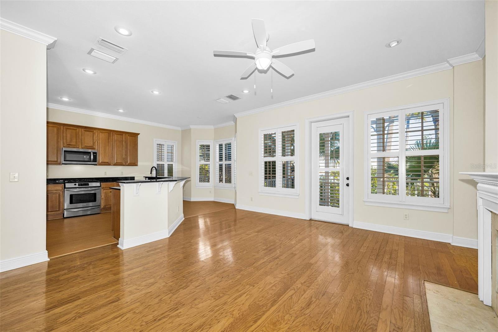 924 HEMINGWAY CIRCLE