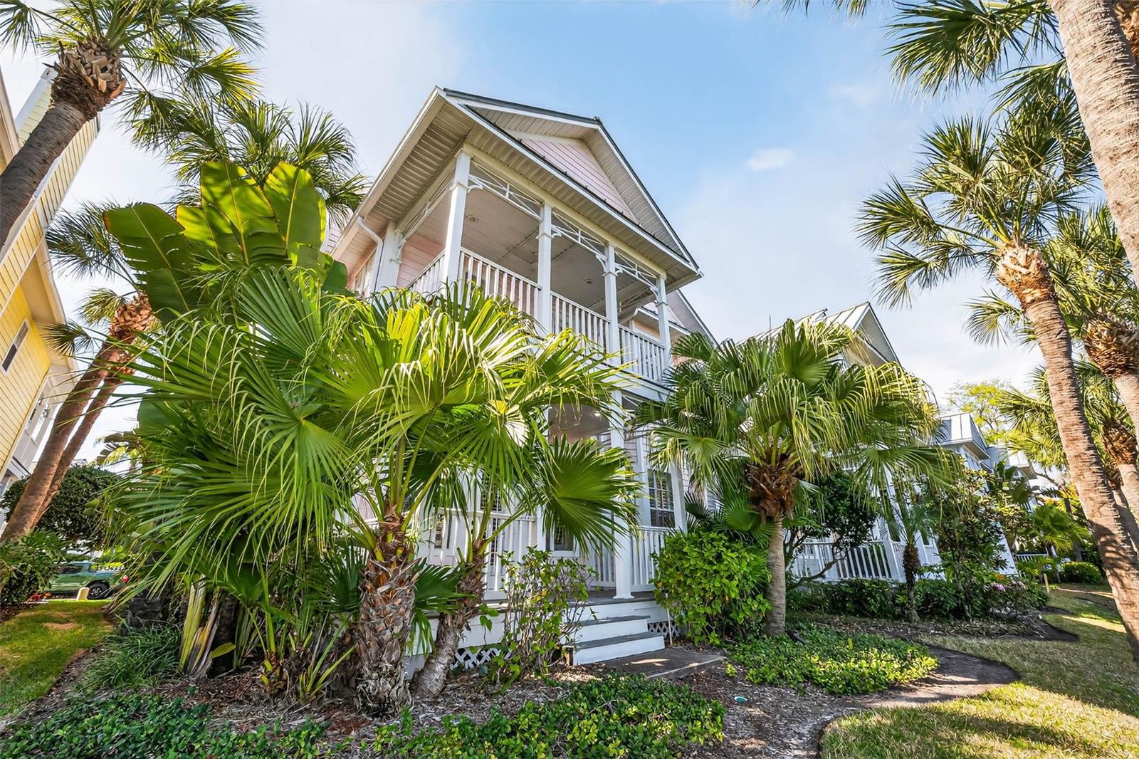 924 HEMINGWAY CIRCLE