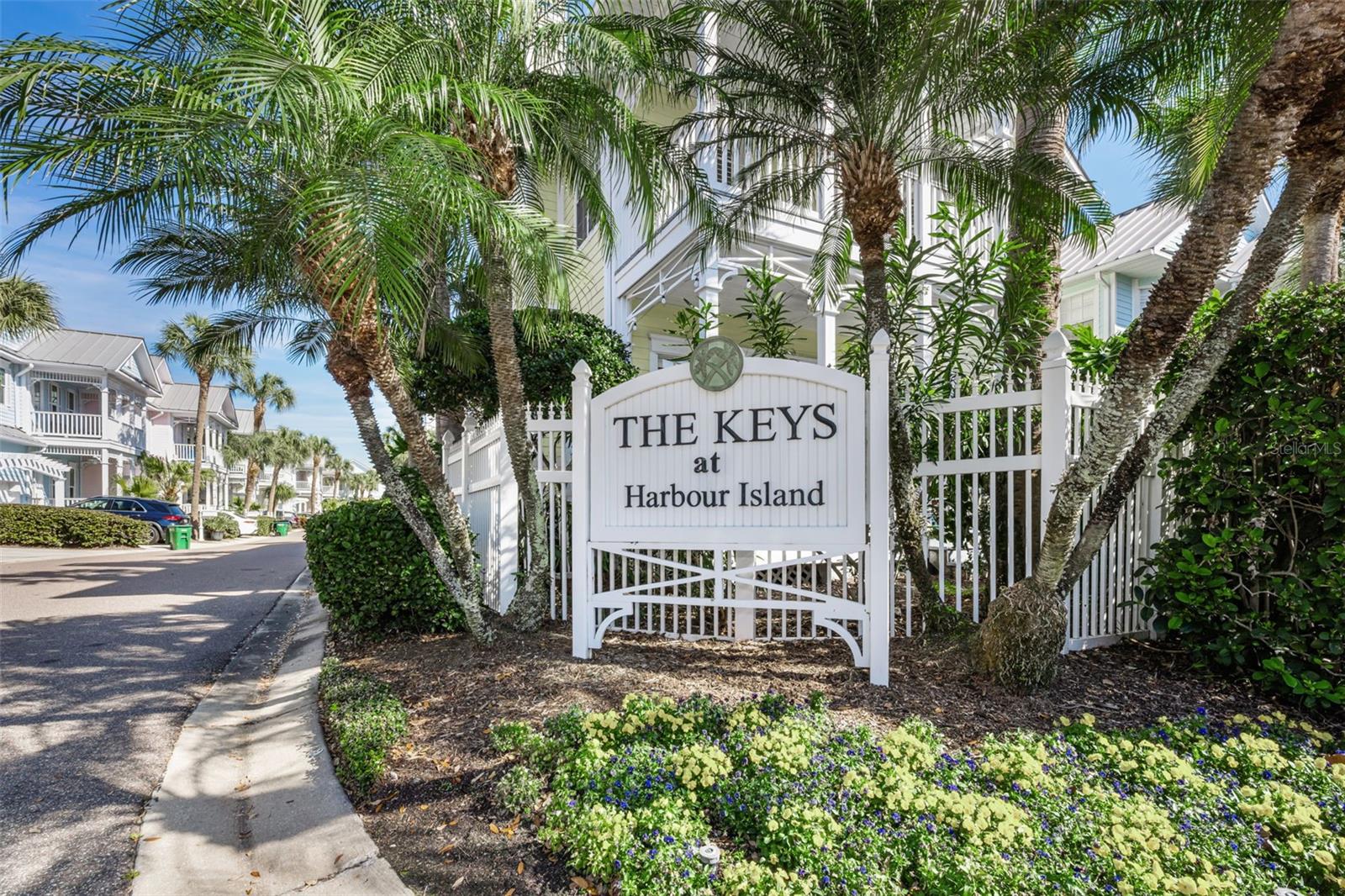 924 HEMINGWAY CIRCLE