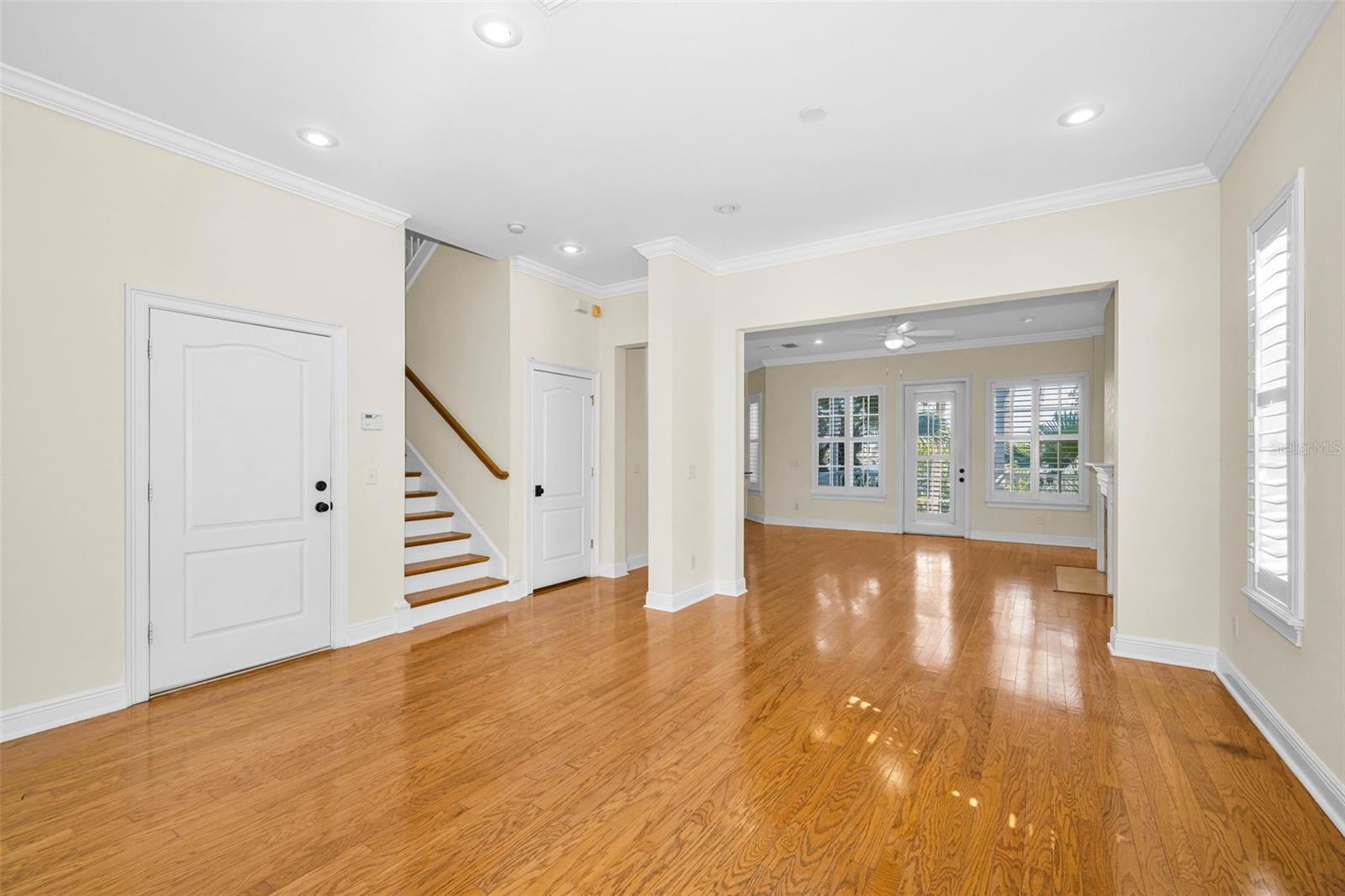 924 HEMINGWAY CIRCLE