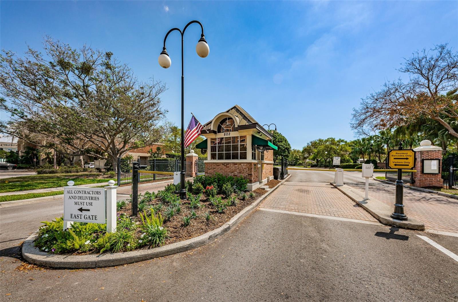 924 HEMINGWAY CIRCLE