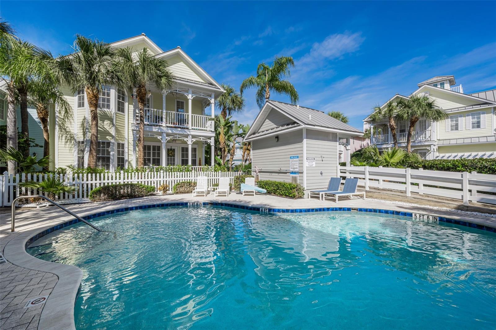 924 HEMINGWAY CIRCLE