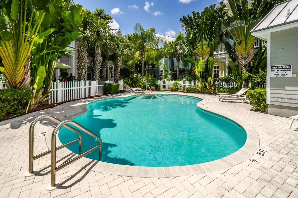 924 HEMINGWAY CIRCLE