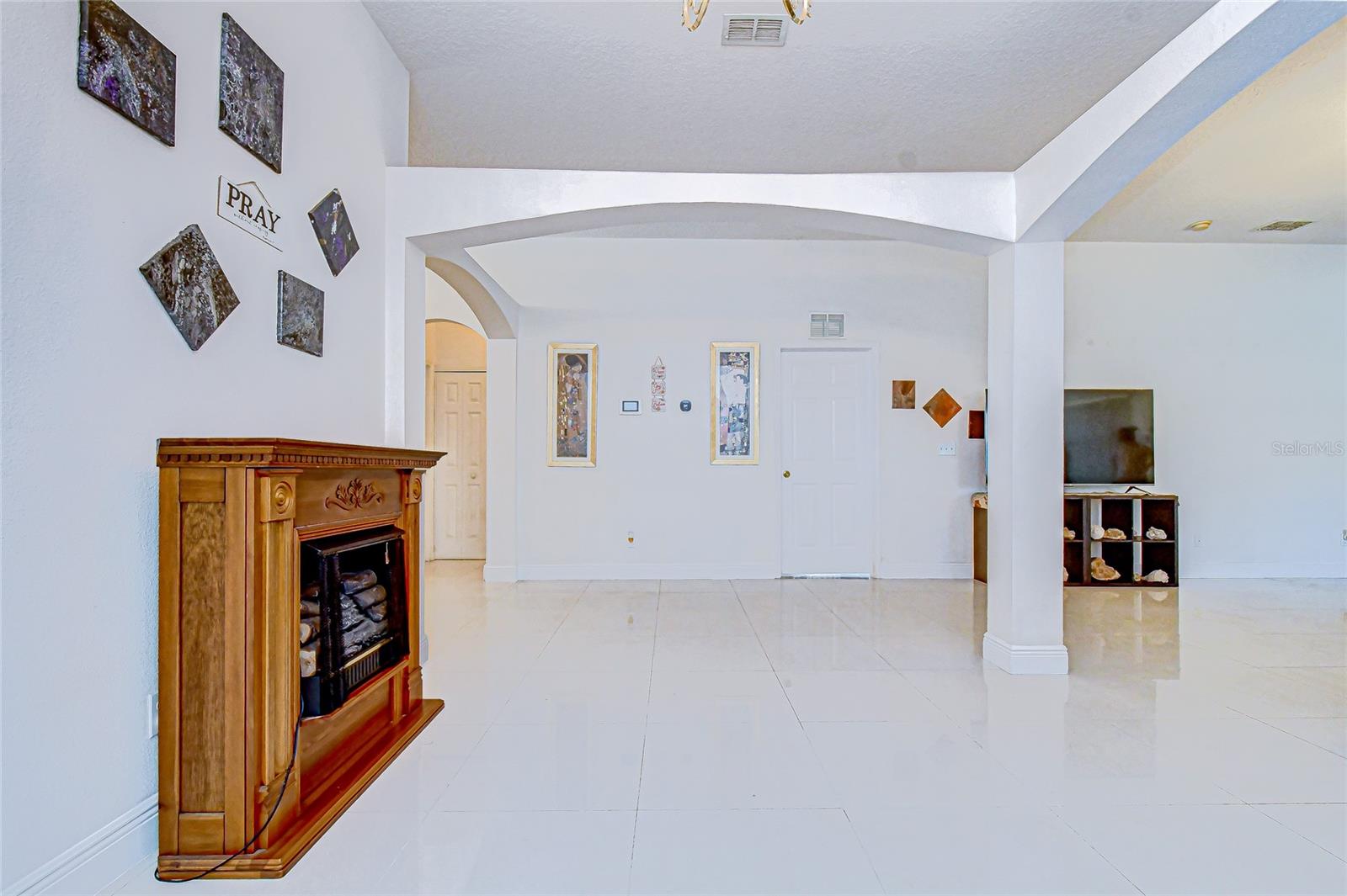 2279 CROSS TEE CT