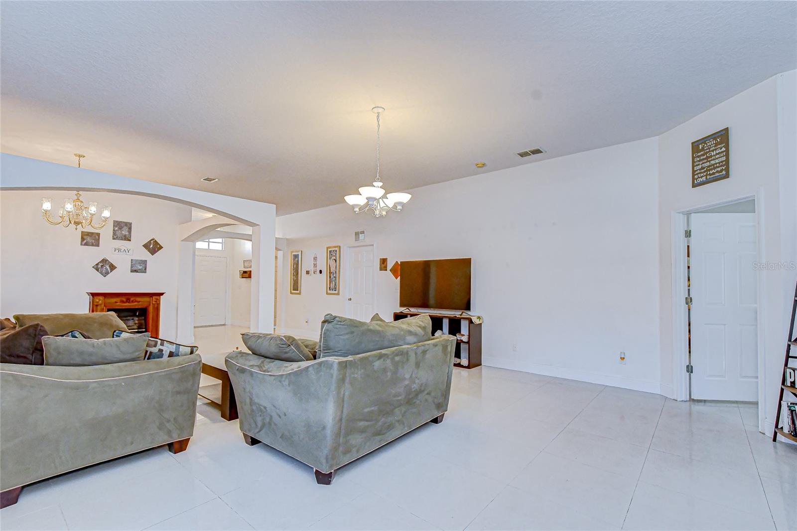 2279 CROSS TEE CT