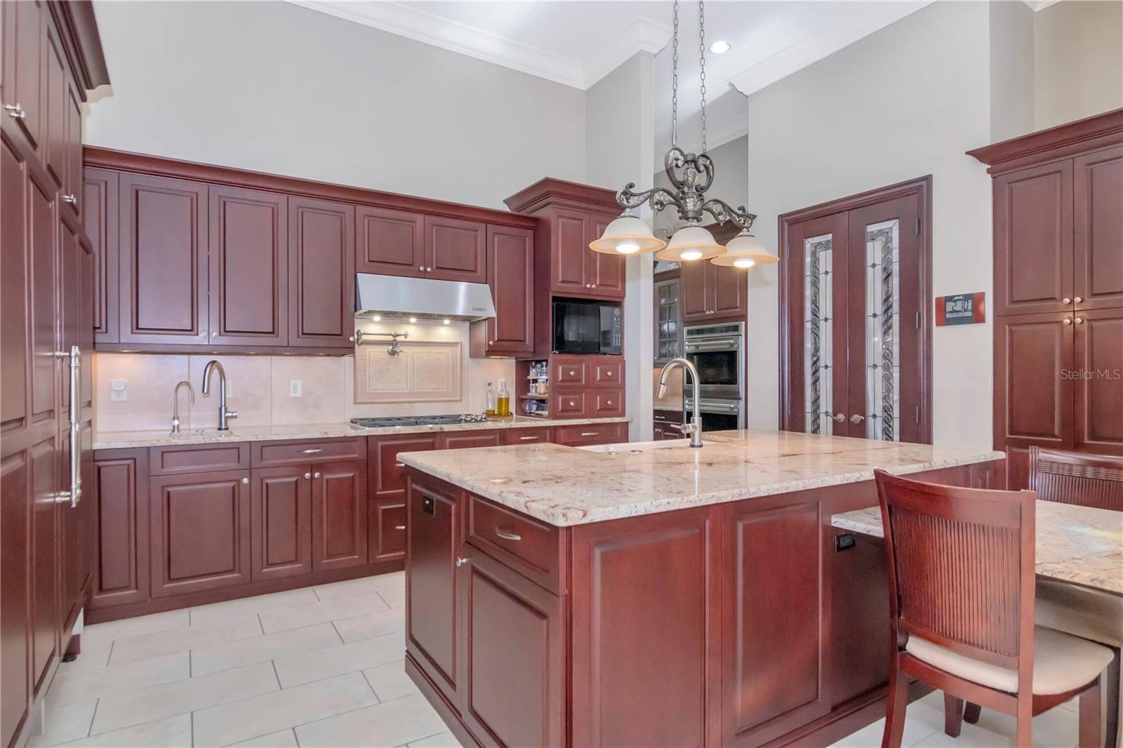 18901 LAKES EDGE WAY