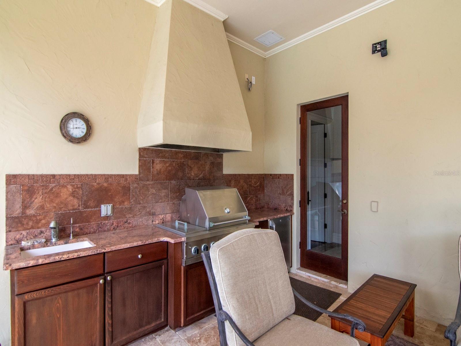 18901 LAKES EDGE WAY