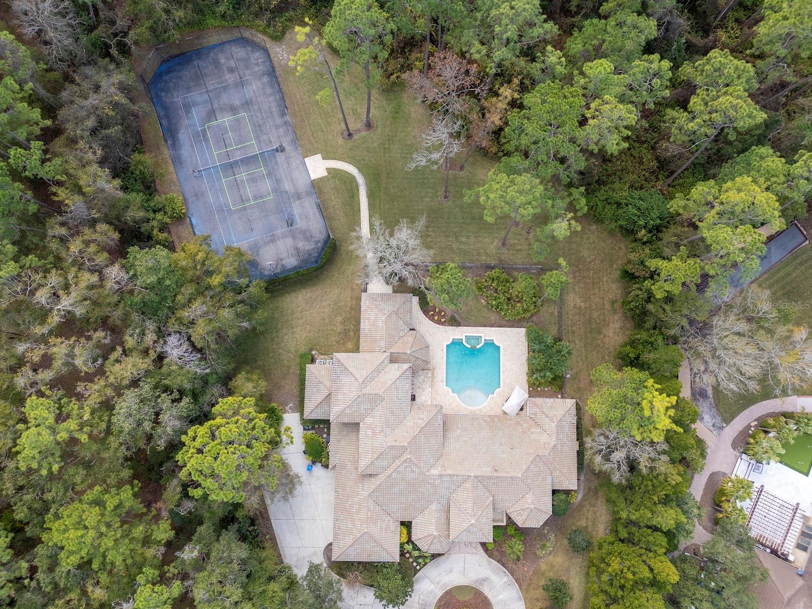 18901 LAKES EDGE WAY