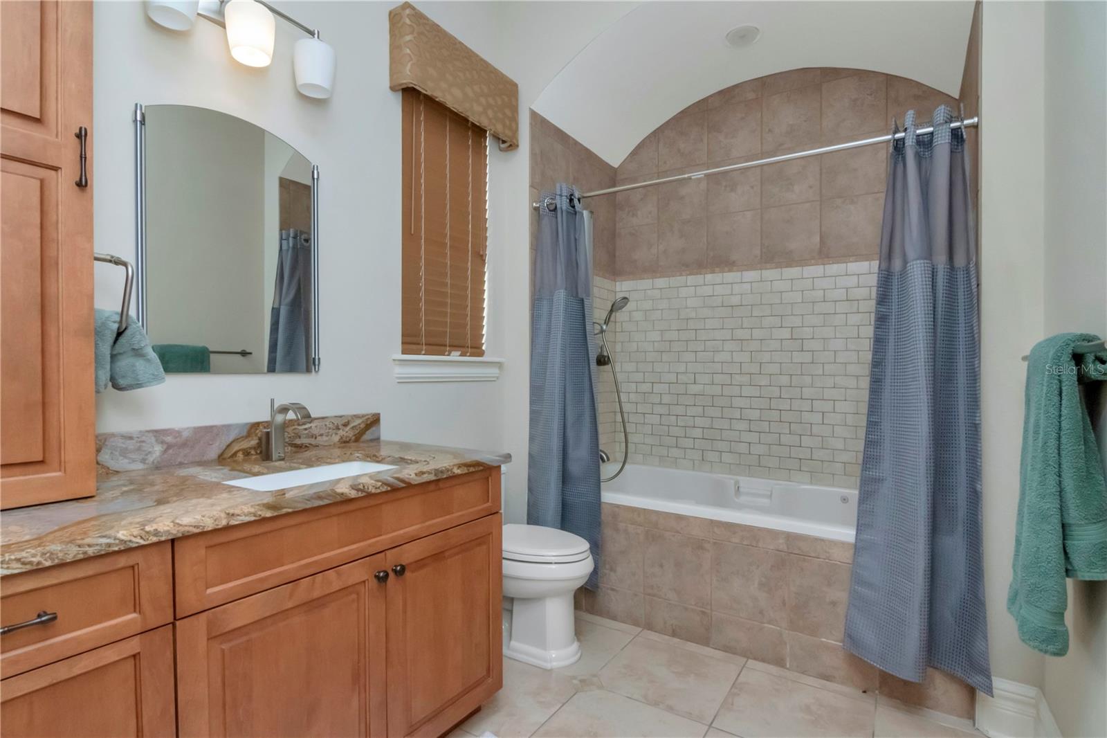 18901 LAKES EDGE WAY