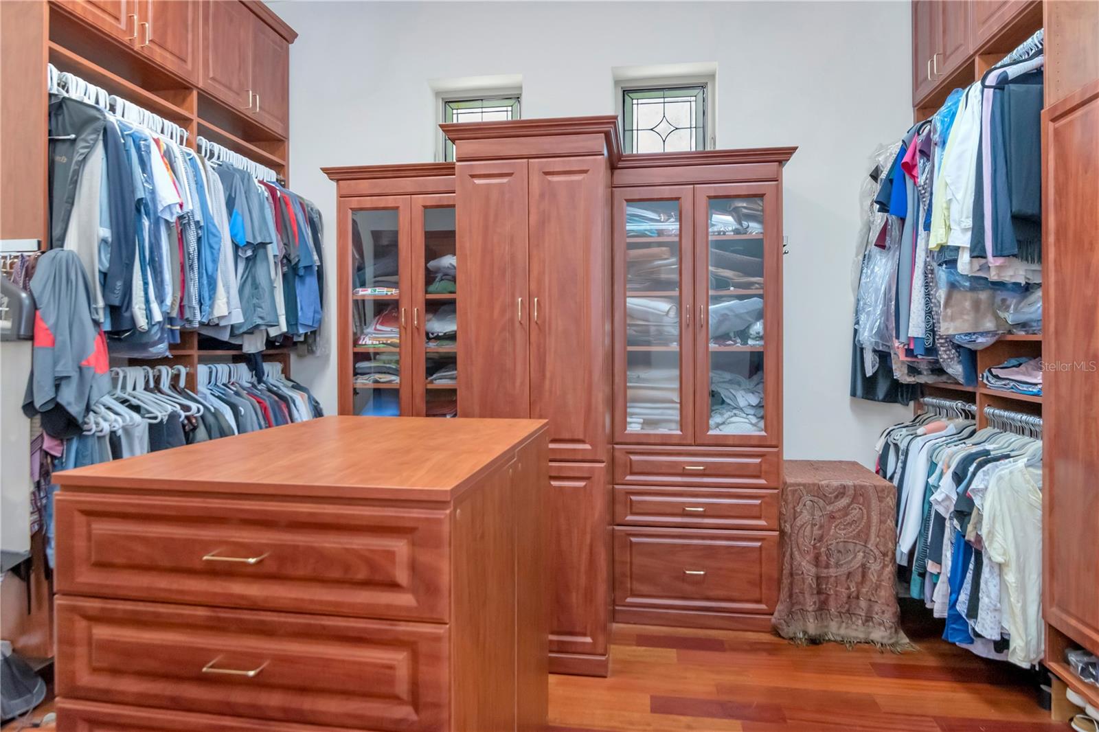 18901 LAKES EDGE WAY