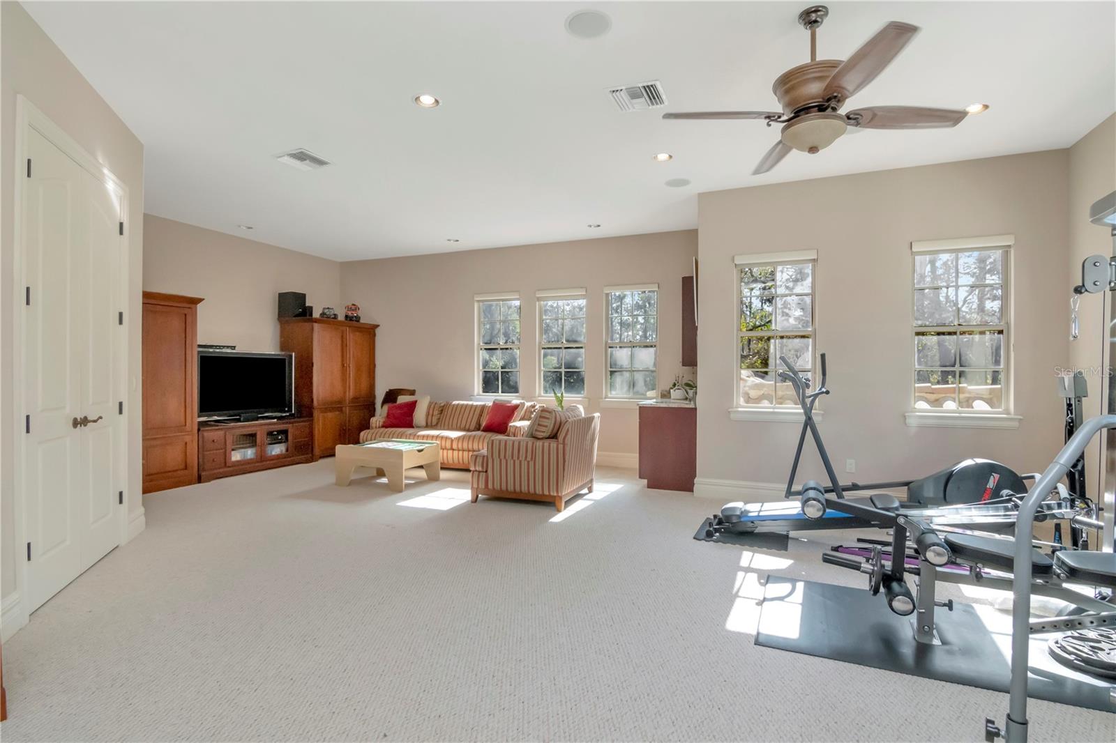 18901 LAKES EDGE WAY