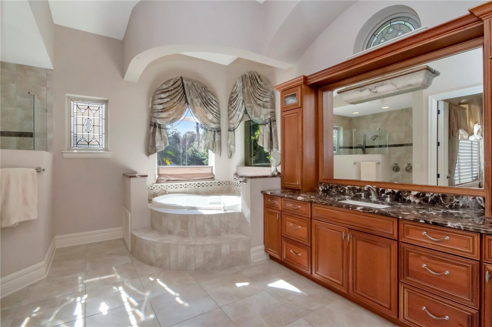 18901 LAKES EDGE WAY