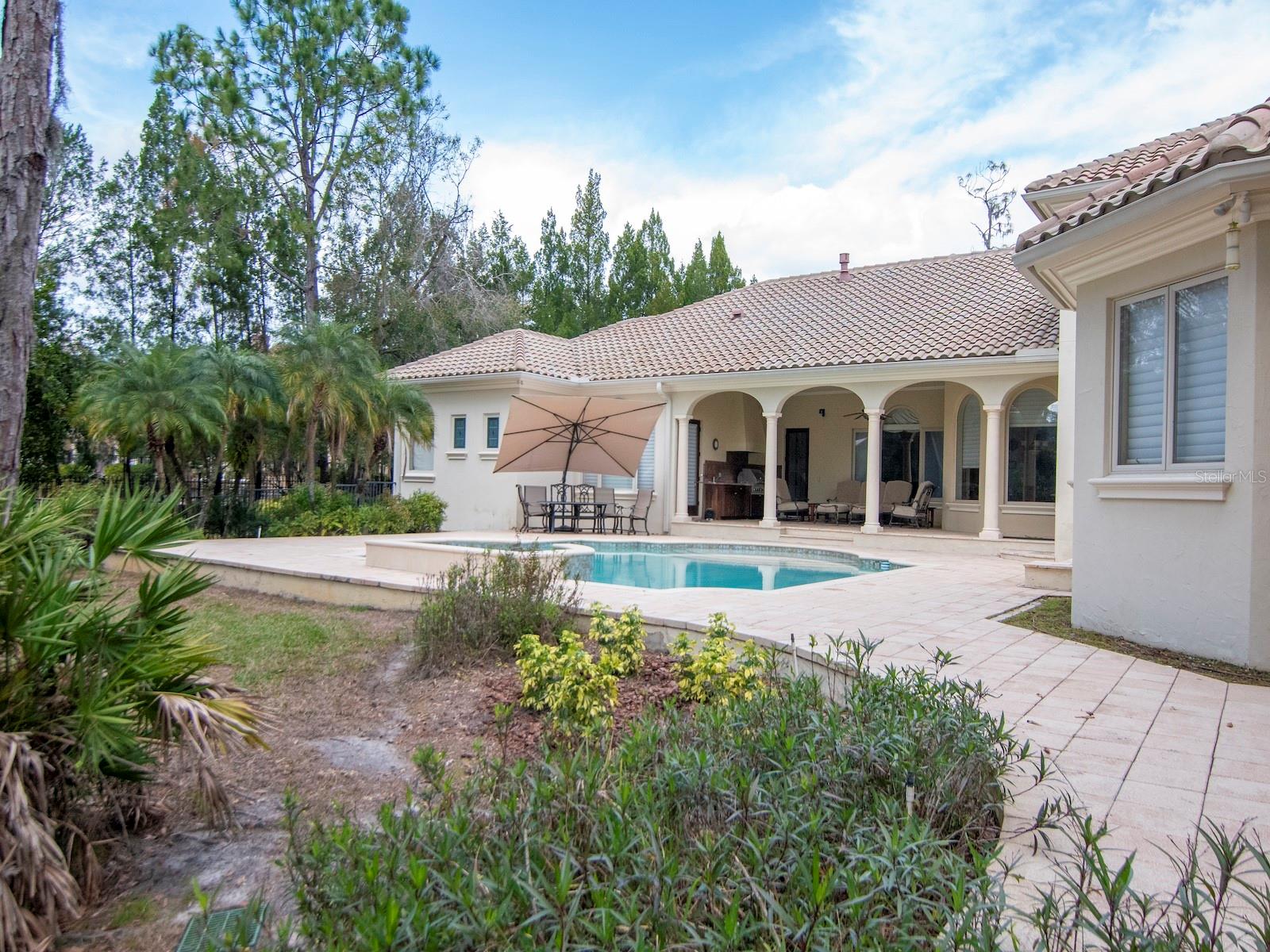 18901 LAKES EDGE WAY