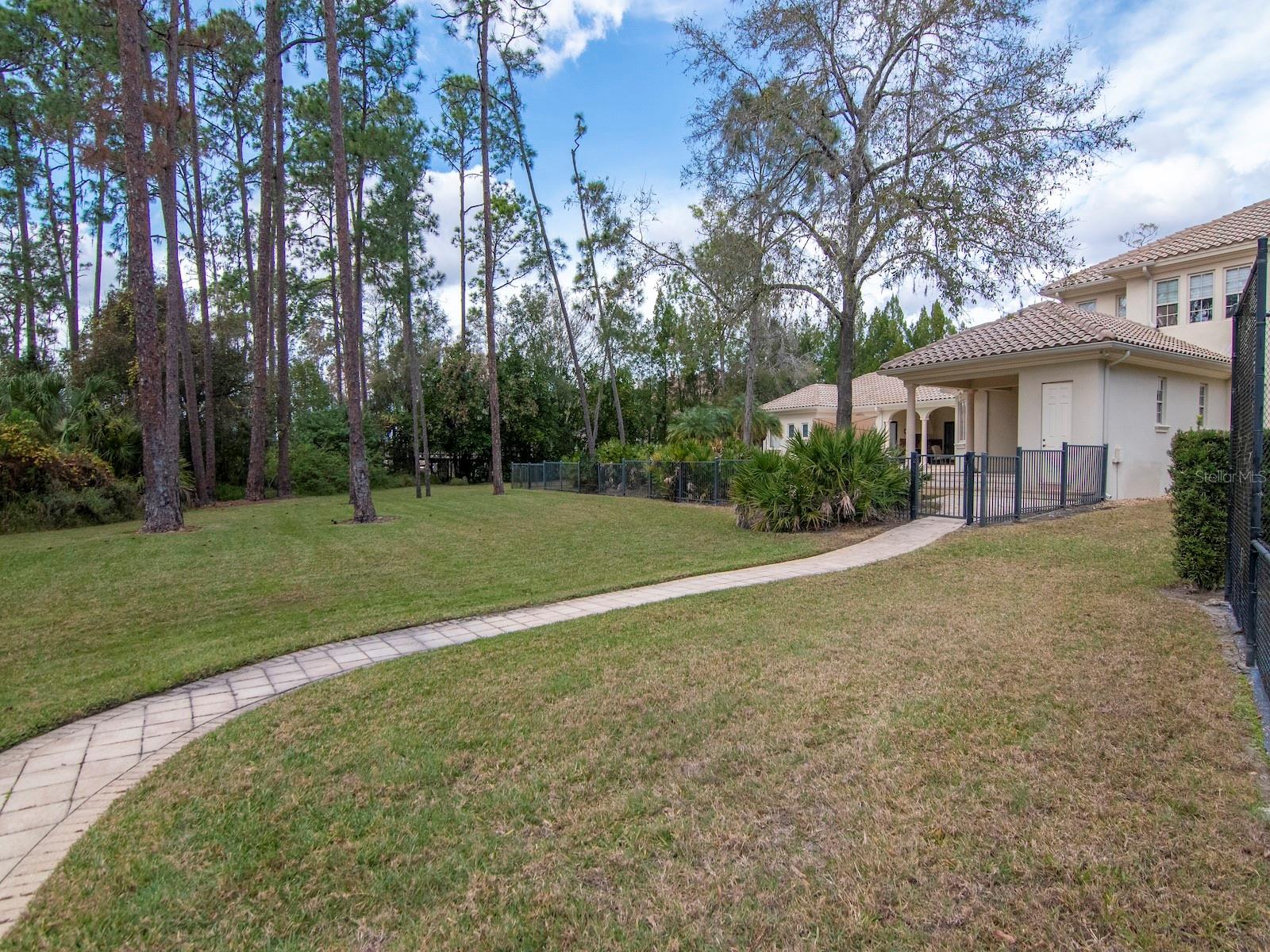 18901 LAKES EDGE WAY