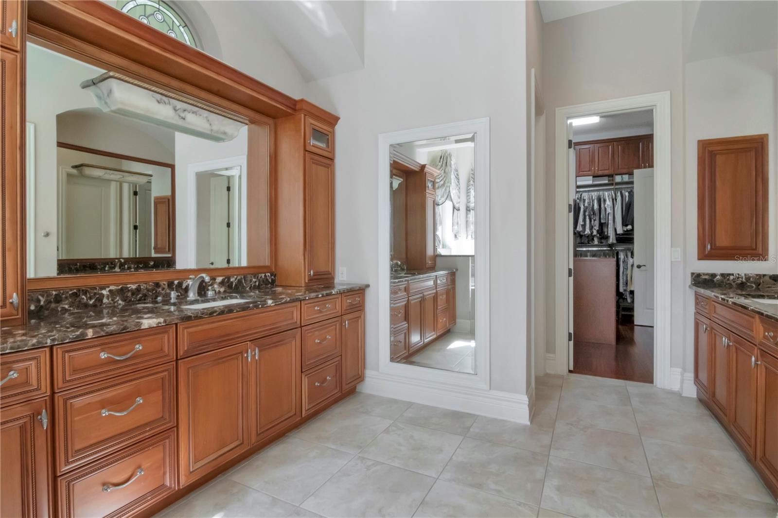 18901 LAKES EDGE WAY