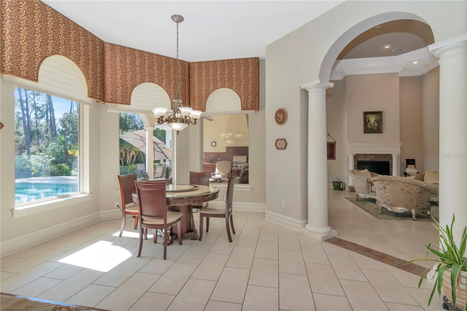 18901 LAKES EDGE WAY