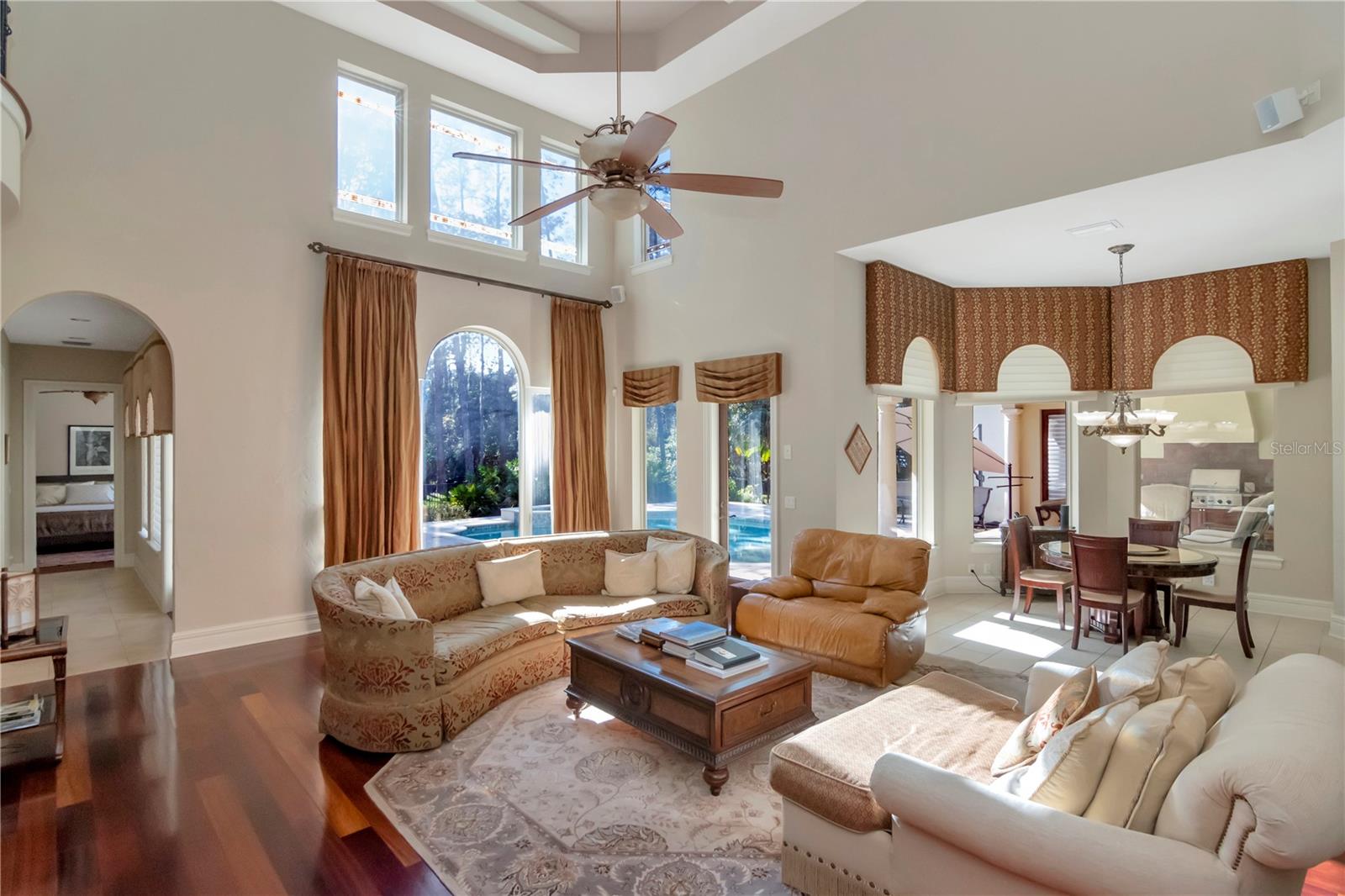 18901 LAKES EDGE WAY