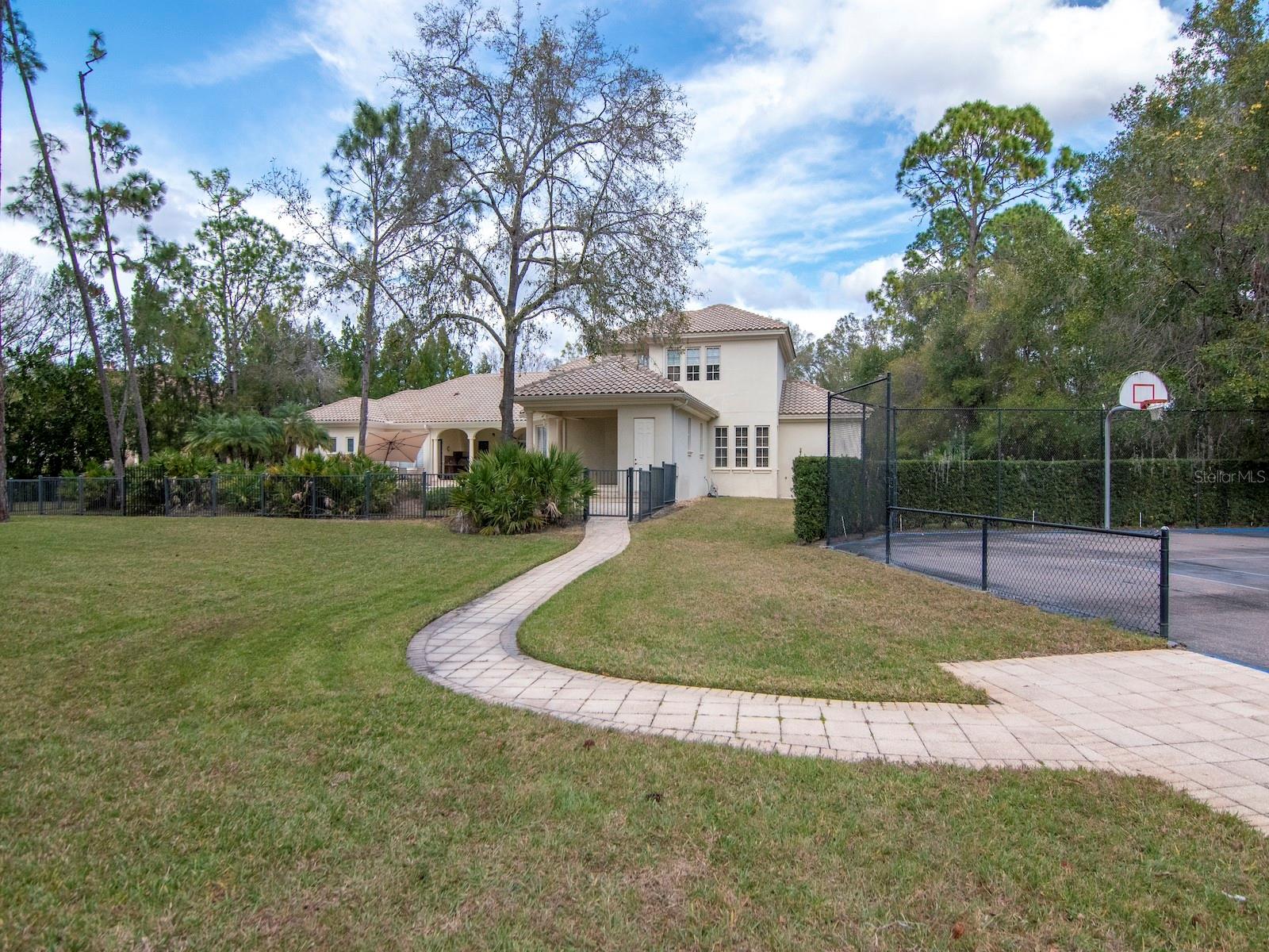 18901 LAKES EDGE WAY