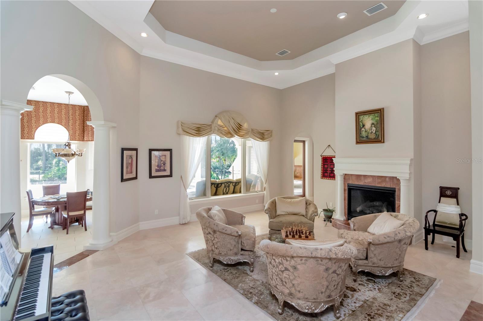 18901 LAKES EDGE WAY