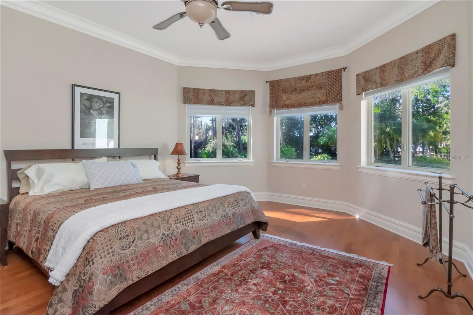 18901 LAKES EDGE WAY