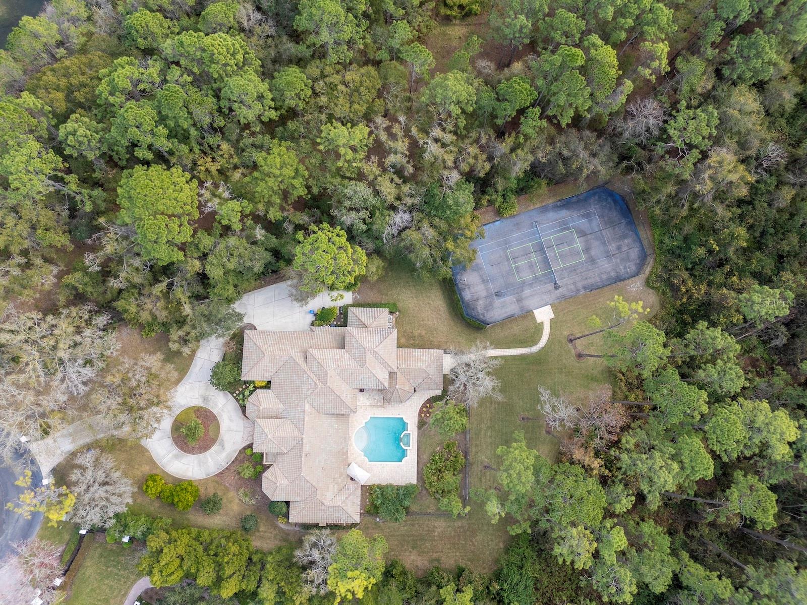 18901 LAKES EDGE WAY