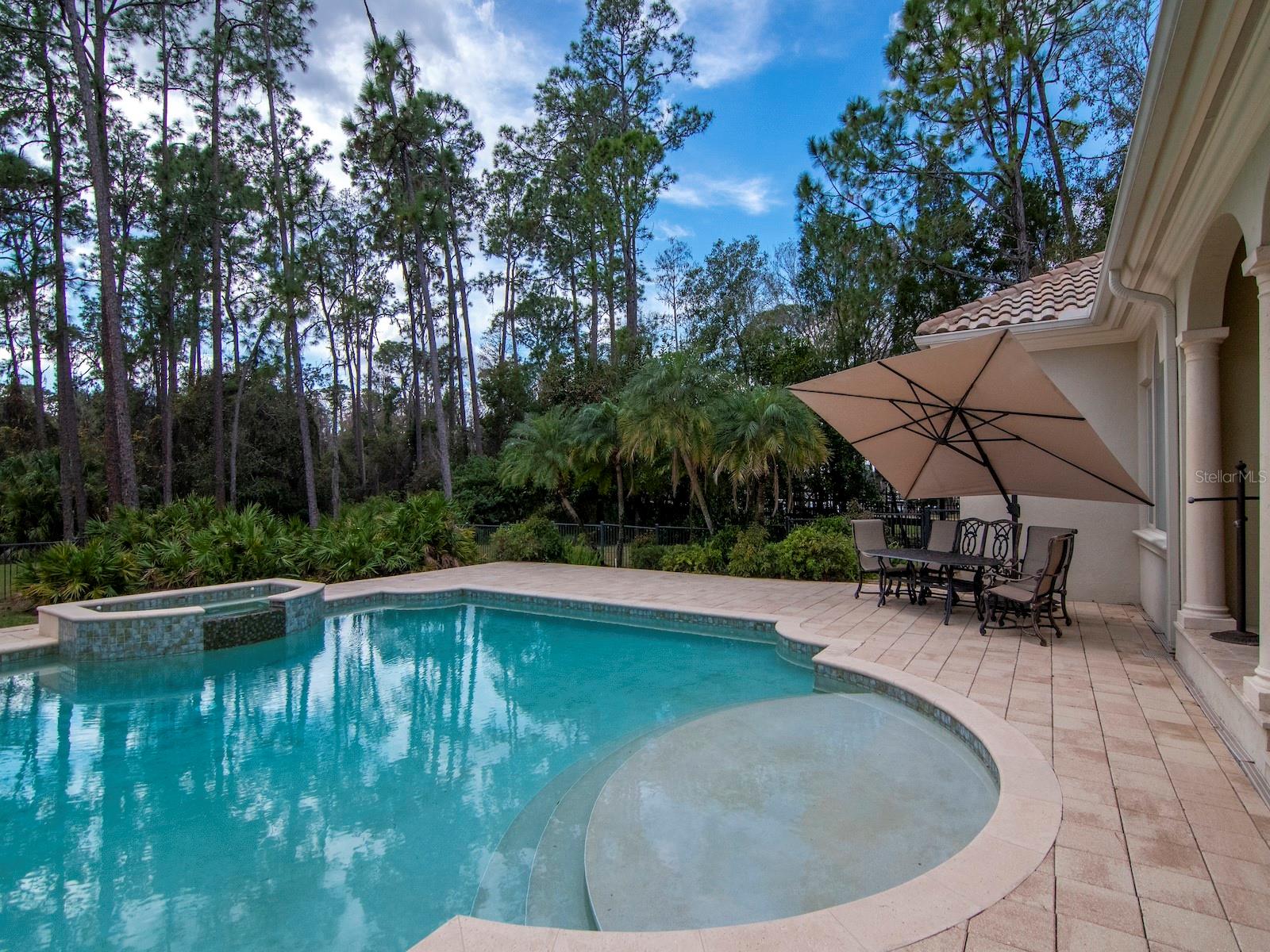 18901 LAKES EDGE WAY