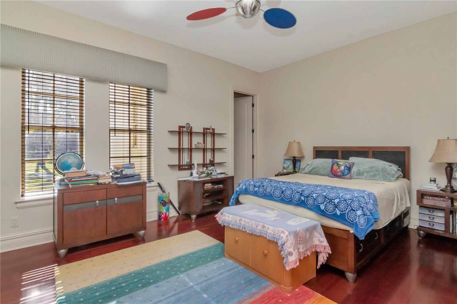 18901 LAKES EDGE WAY