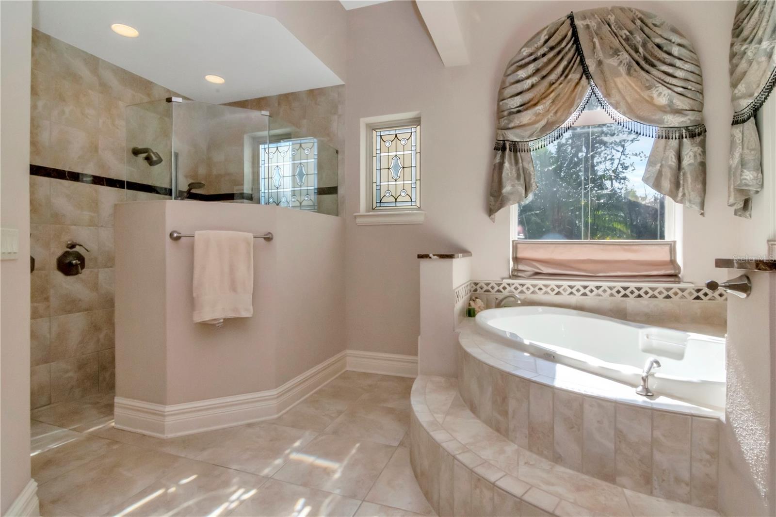 18901 LAKES EDGE WAY