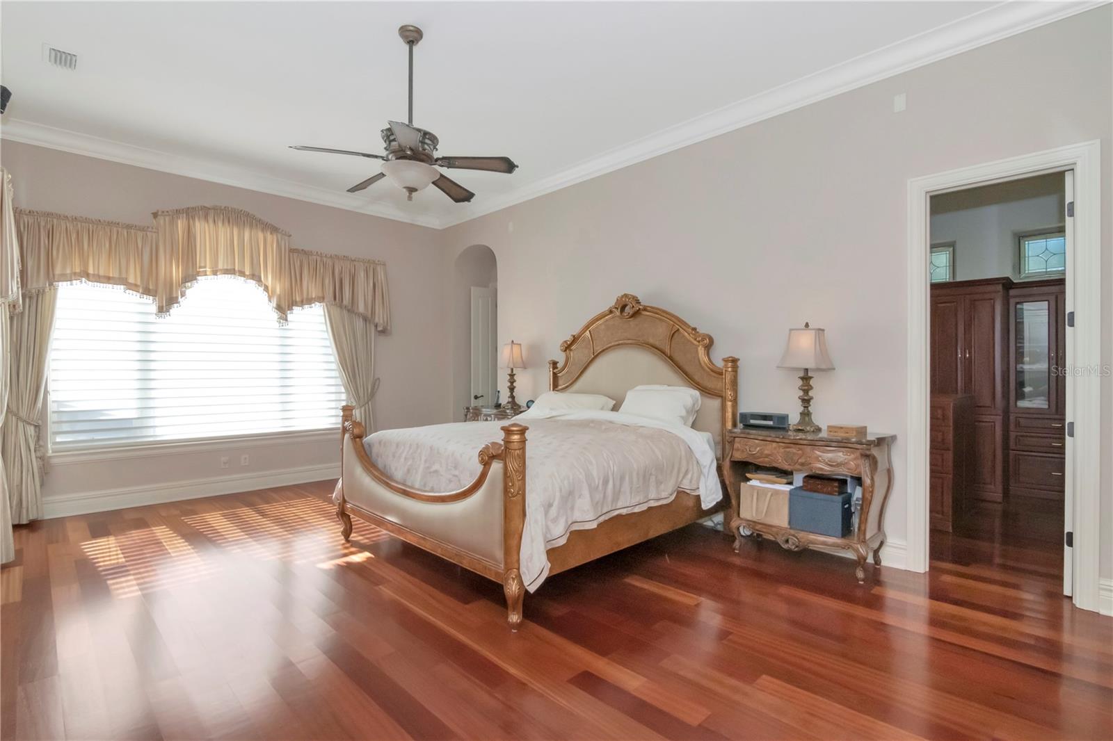 18901 LAKES EDGE WAY