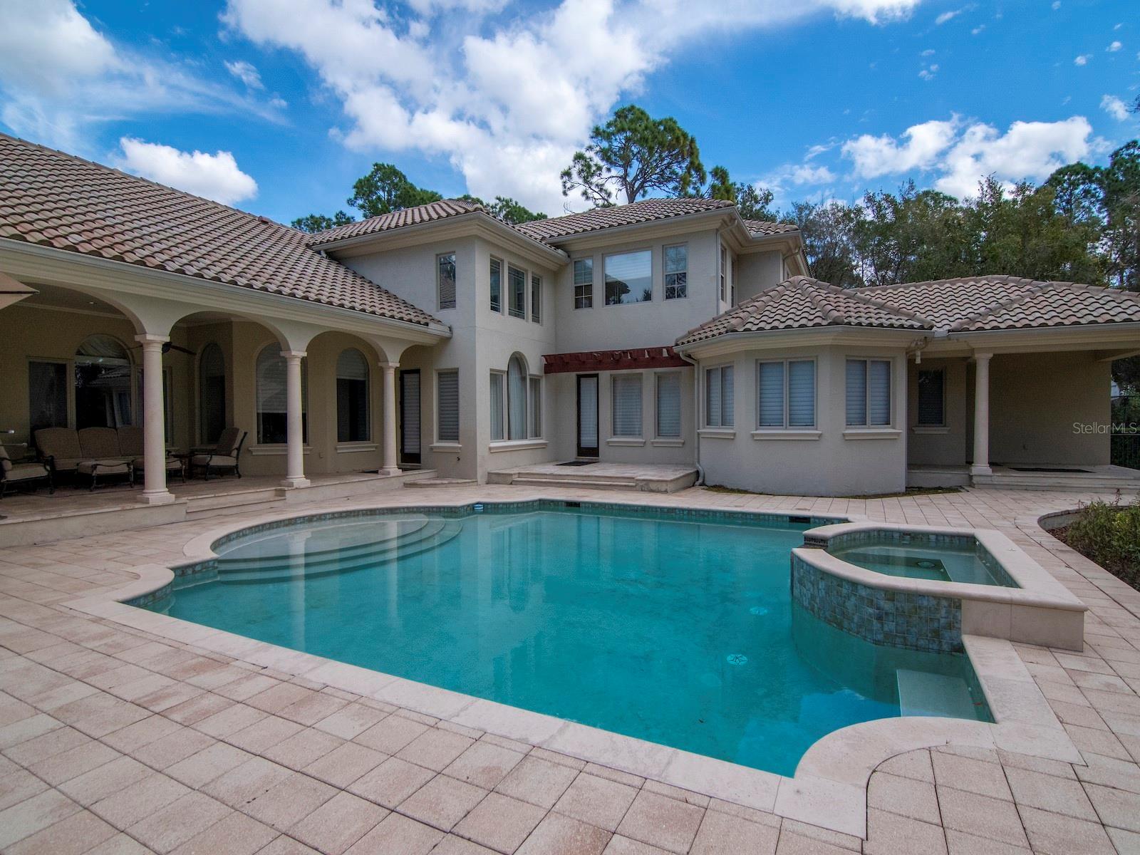 18901 LAKES EDGE WAY